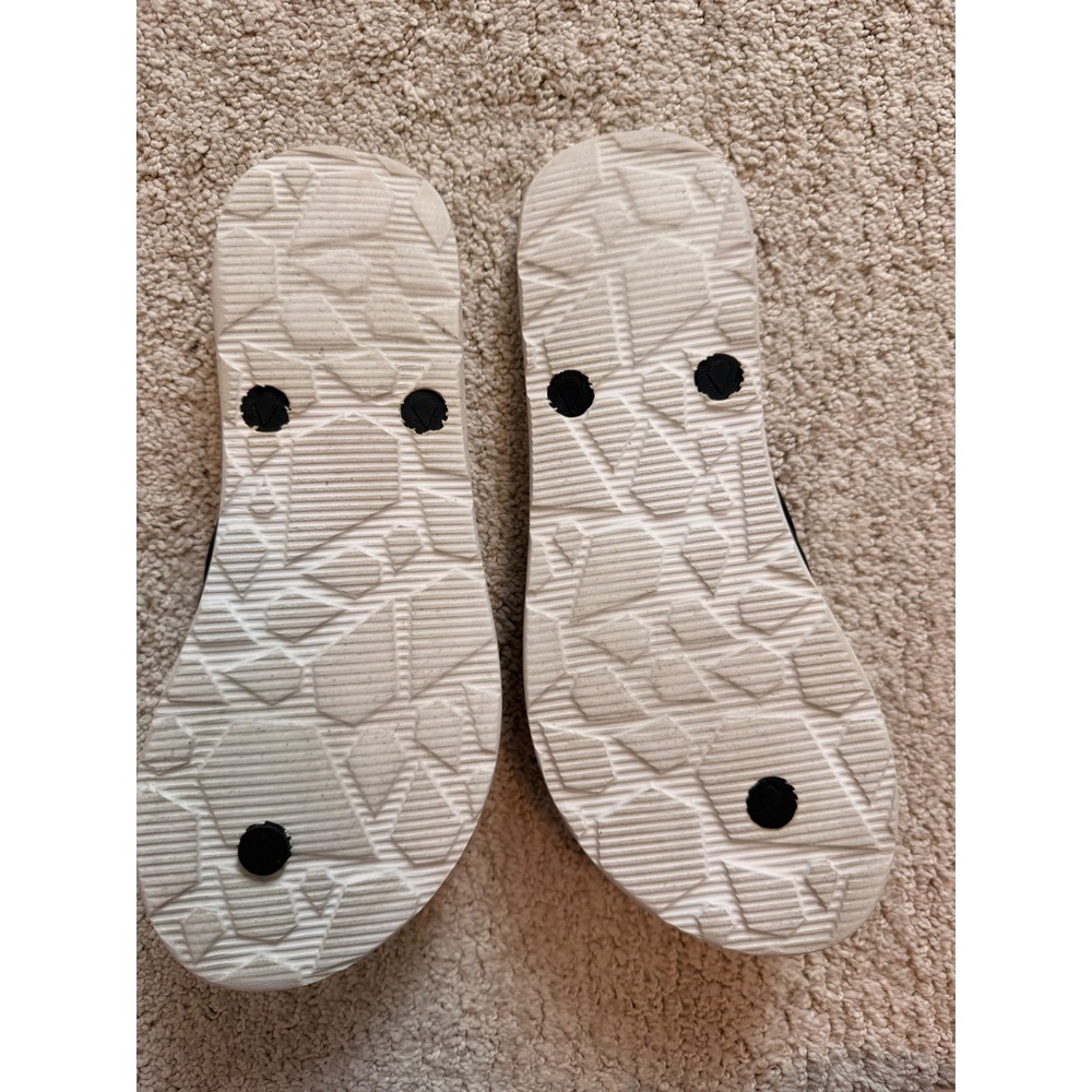 Volcom White Flip Flops with Repeating Logo Print Women's Size 6.5 – Pre-Owned - Picture 8 of 8
